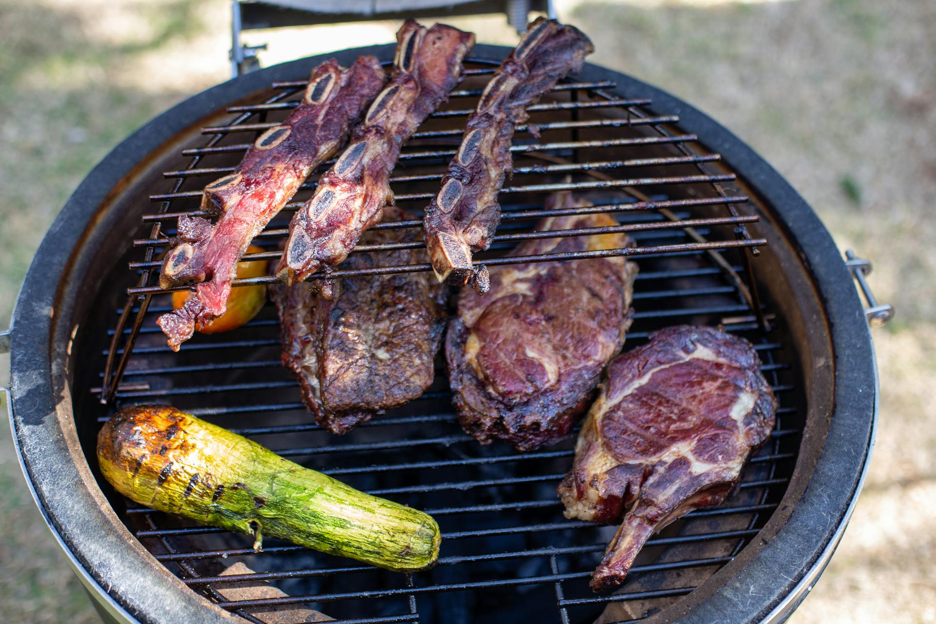 Big Green Egg vs Kamado Joe vs Monolith
